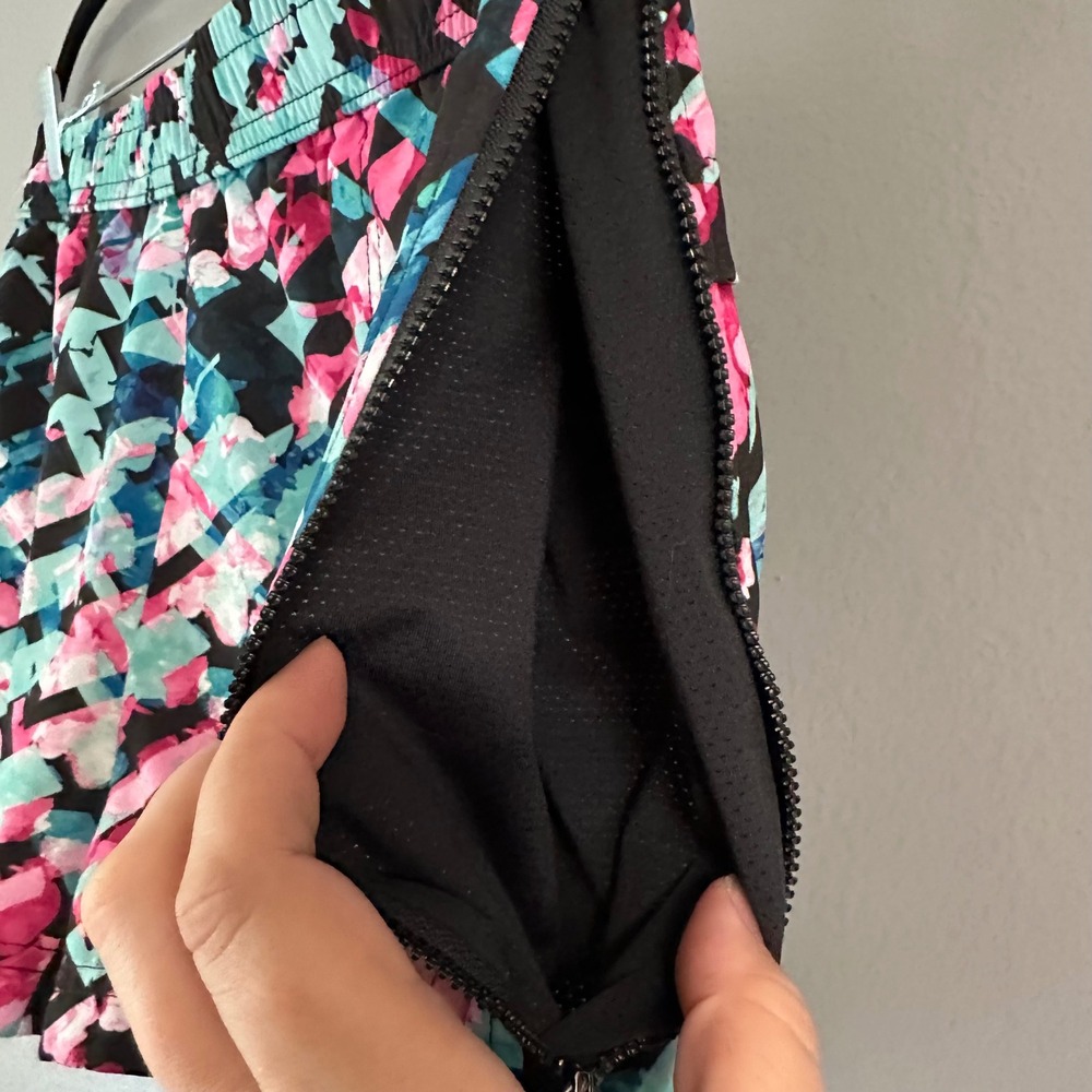 Fabletics Eloise Side Zip Pocket Unlined Athletic Shorts | Geometric Floral - Picture 2 of 12